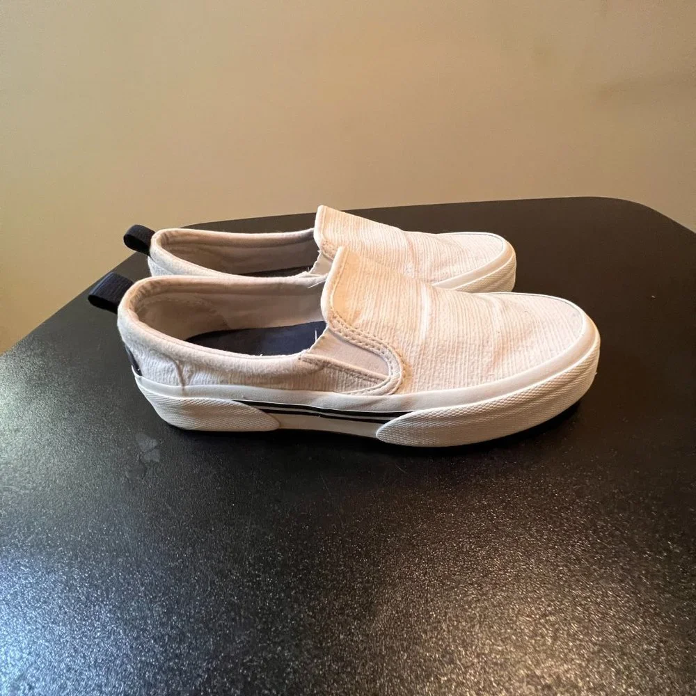 Sperry size 8 white pier wave high slip on sneakers